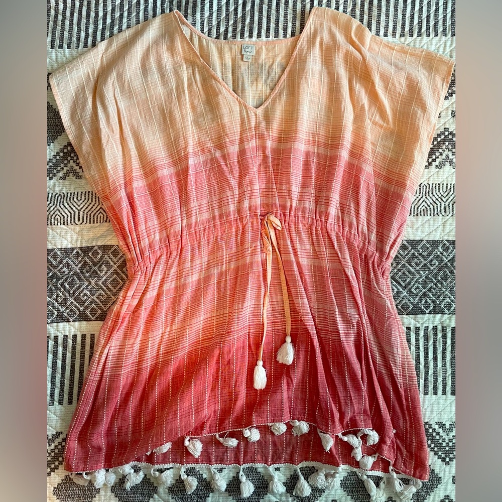 Women’s Ann Taylor Loft Beach coverup in peach/pink ombré. Size medium.